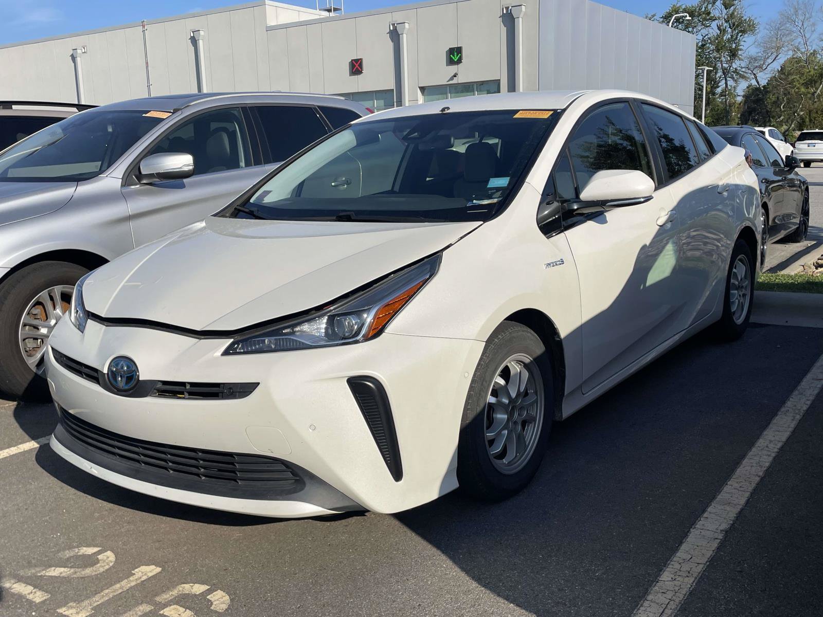 Used 2019 Toyota Prius LE FWD image 2