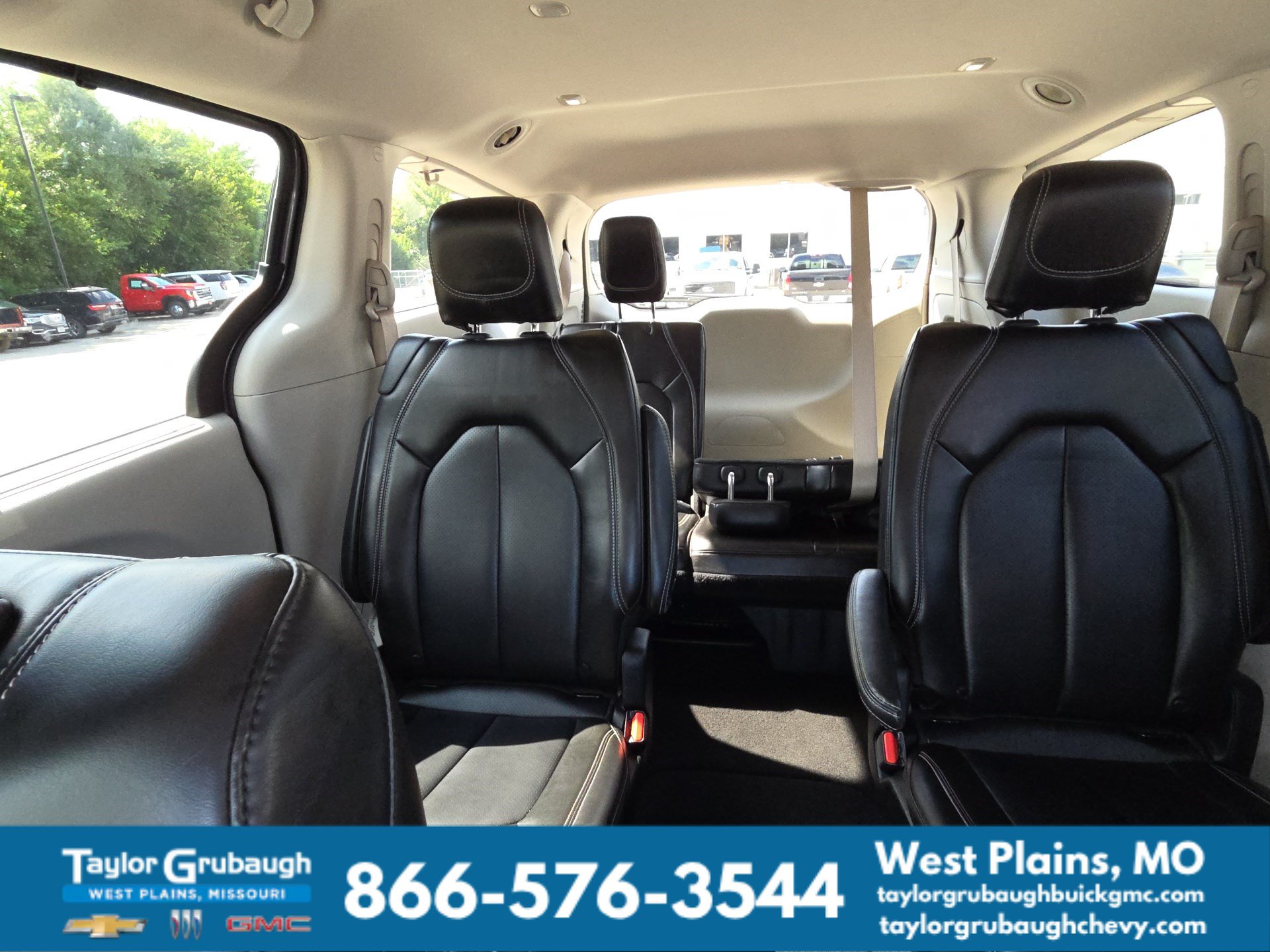 Used 2023 Chrysler Pacifica Touring-L FWD image 25