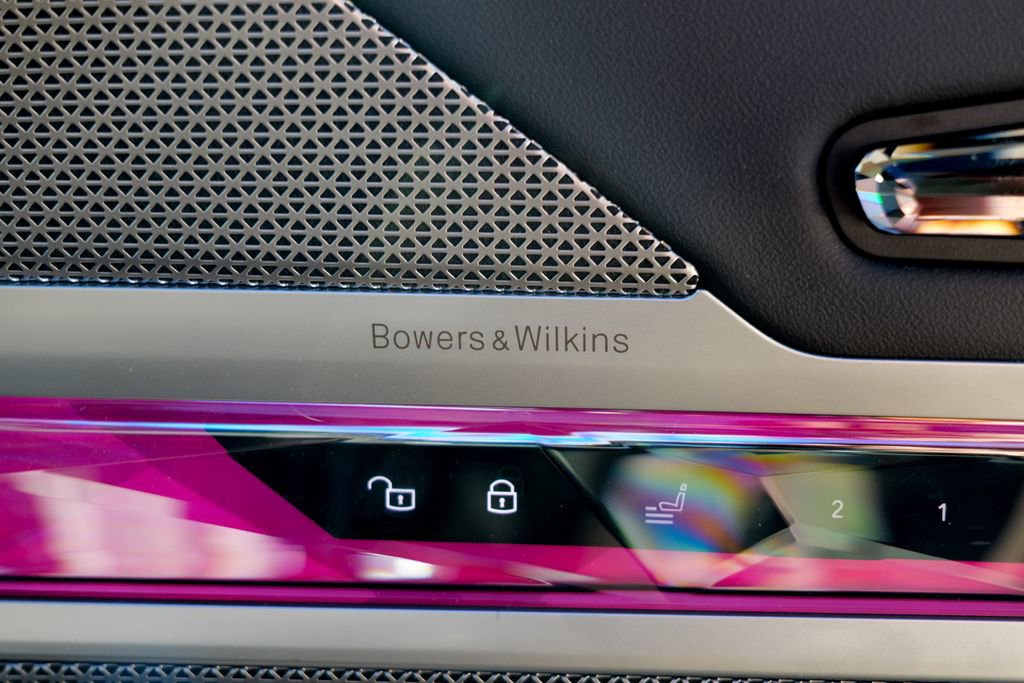 Used 2023 BMW 740i w/ Parking Assistance Package image 38