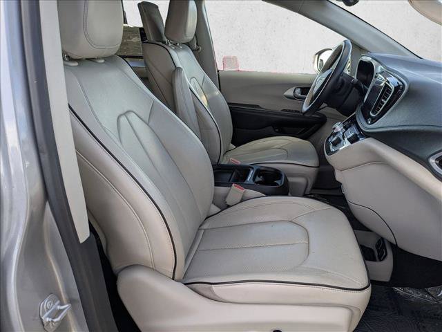 Used 2017 Chrysler Pacifica Platinum FWD image 25