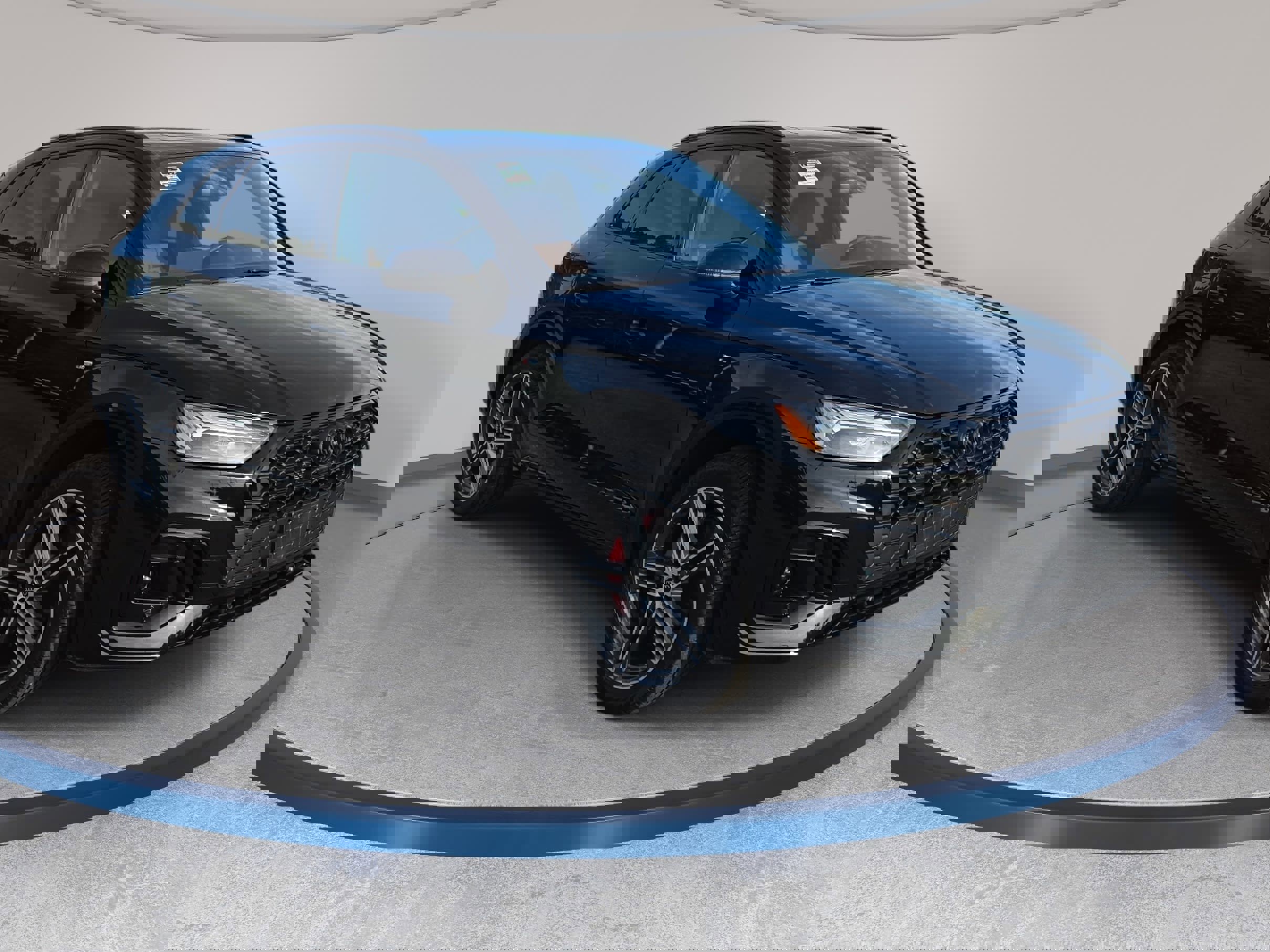 Used 2025 Audi Q5 e Premium Plus w/ Premium Plus Package image 3