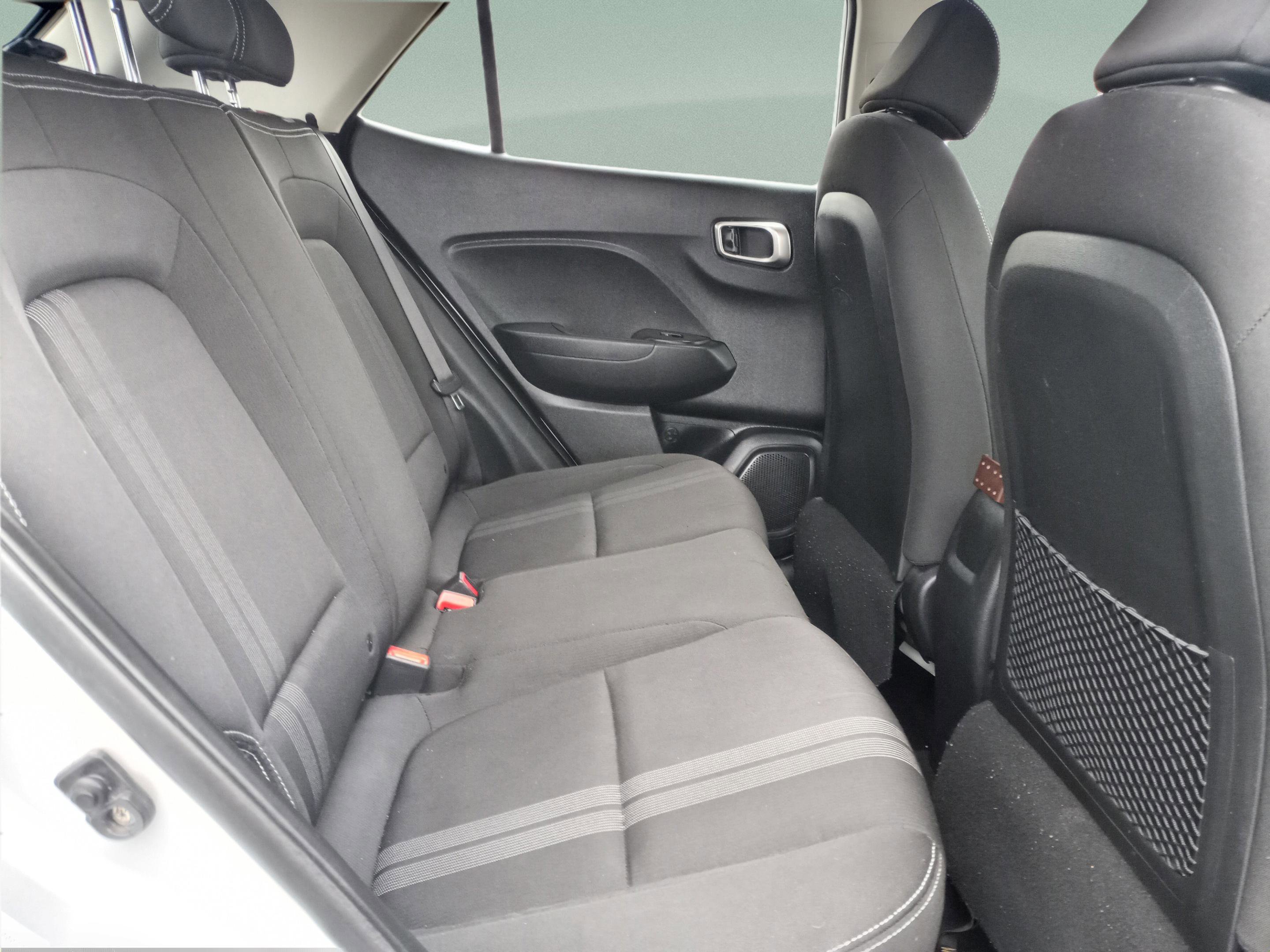 Used 2022 Hyundai Venue SEL w/ Cargo Package image 33