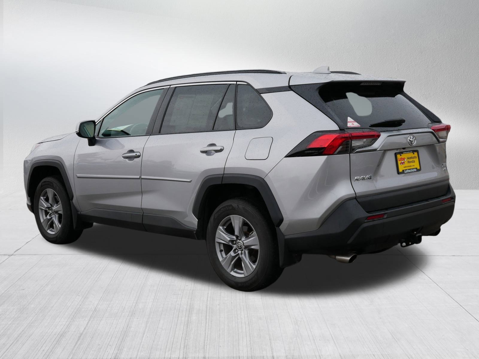 Used 2022 Toyota RAV4 XLE w/ Convenience Package image 5
