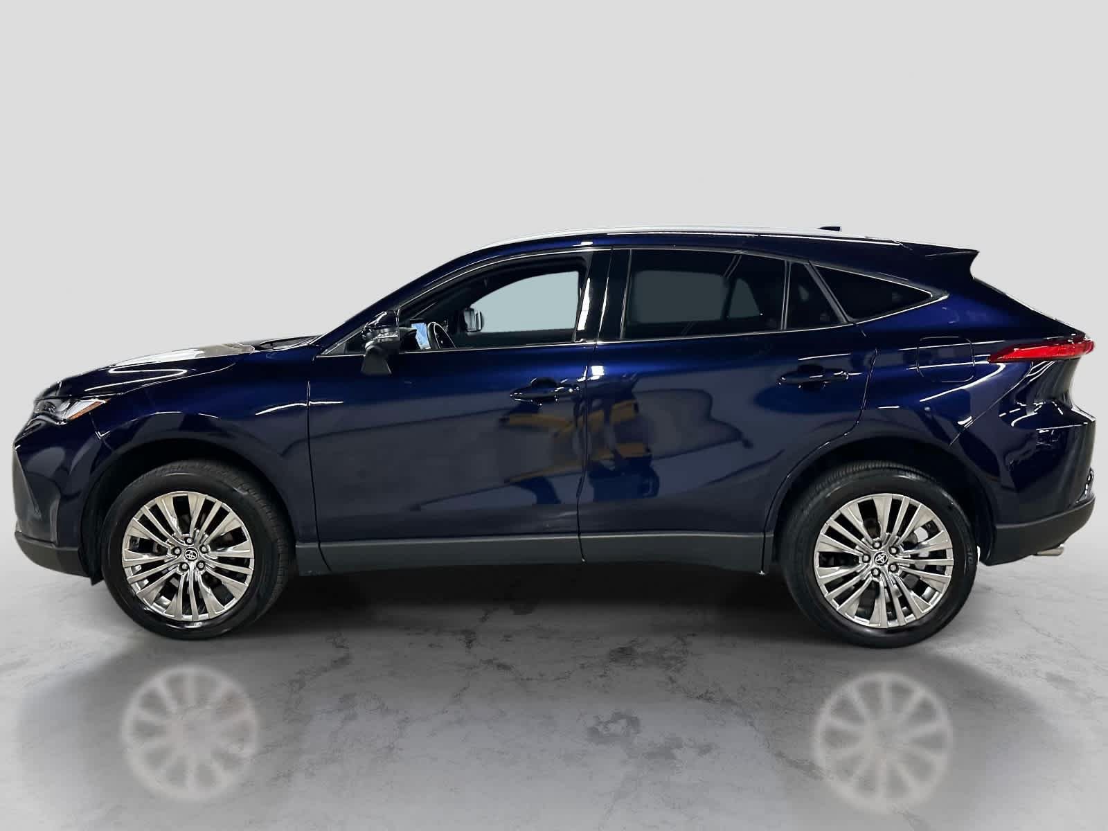 Used 2024 Toyota Venza XLE AWD/4WD image 2