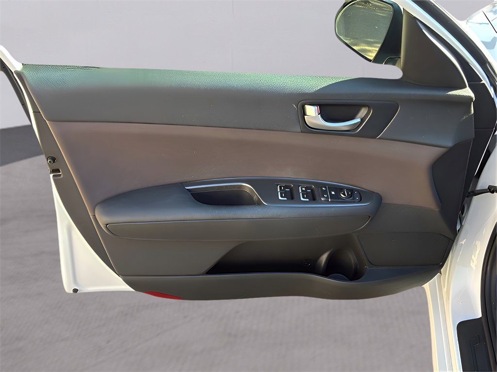 Used 2020 Kia Optima LX image 35