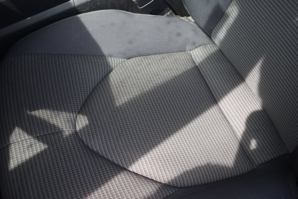 Used 2025 Toyota Highlander LE FWD image 12