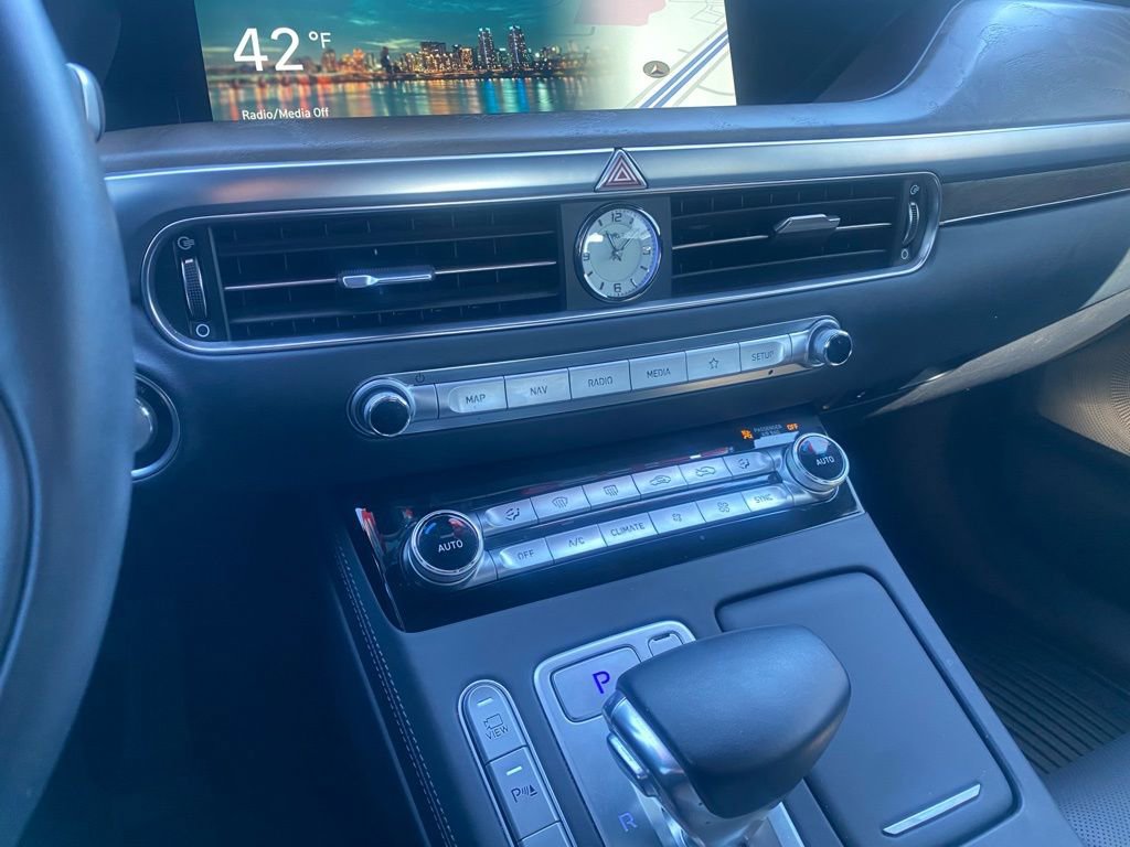 Used 2021 Genesis G90 3.3T Premium image 17