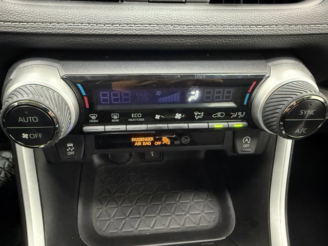 Used 2022 Toyota RAV4 XLE Premium image 20