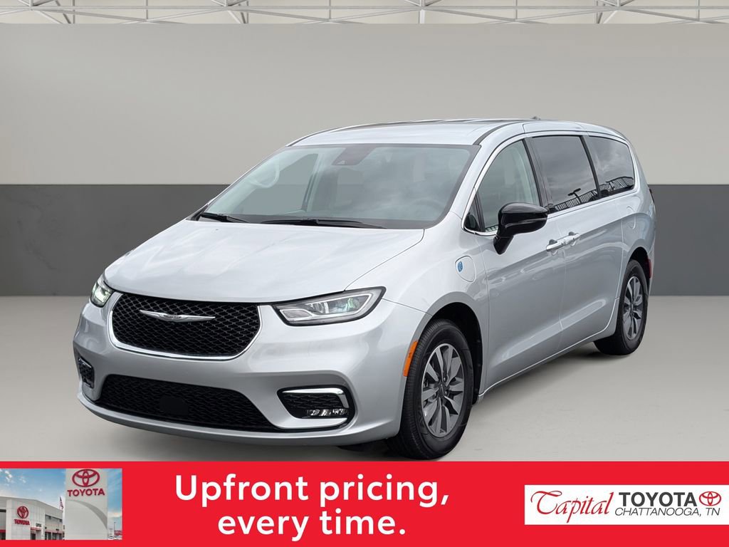 Used 2024 Chrysler Pacifica Select image 4