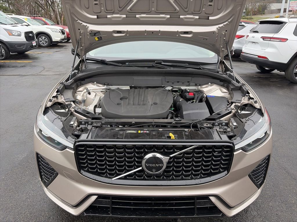 Used 2025 Volvo XC60 B5 Plus image 8