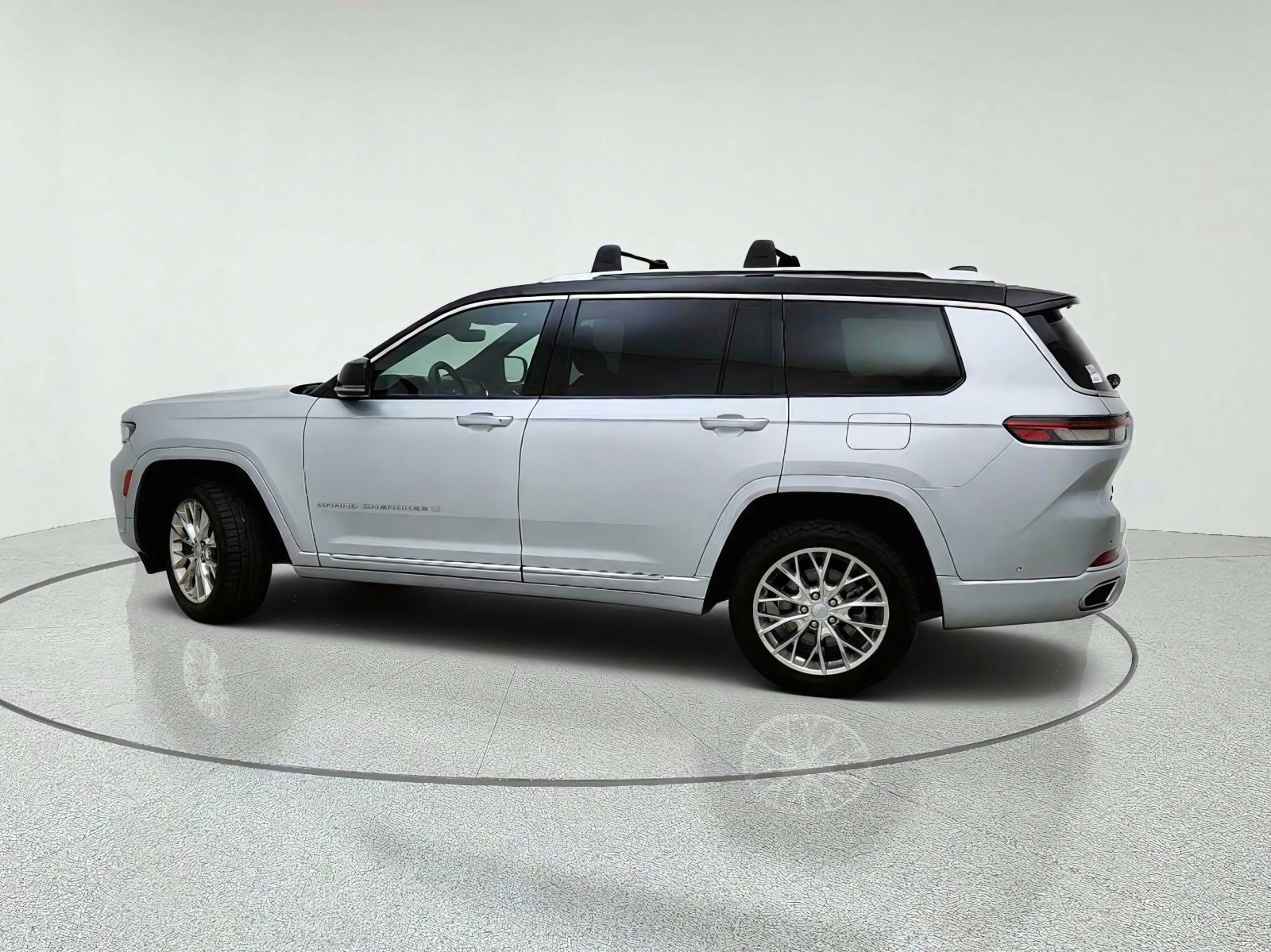 Used 2021 Jeep Grand Cherokee L Summit w/ Luxury Tech Group V AWD/4WD image 13