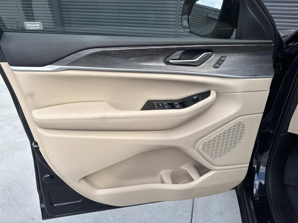 Used 2023 Jeep Grand Cherokee L Limited image 21