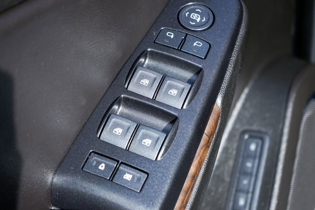 Used 2019 Chevrolet Tahoe LT w/ LT Midnight Edition RWD image 18