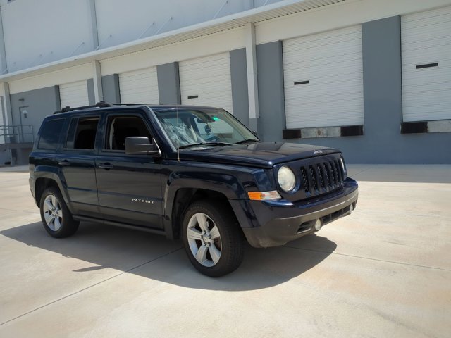 Used 2014 Jeep Patriot Latitude FWD image 3