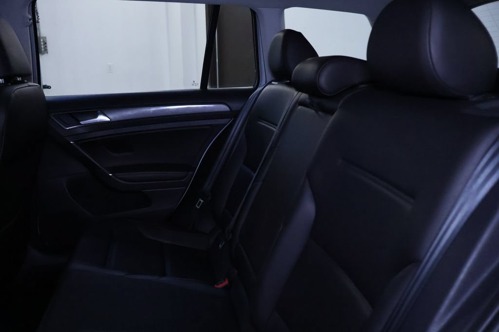 Used 2019 Volkswagen Golf SE FWD image 16