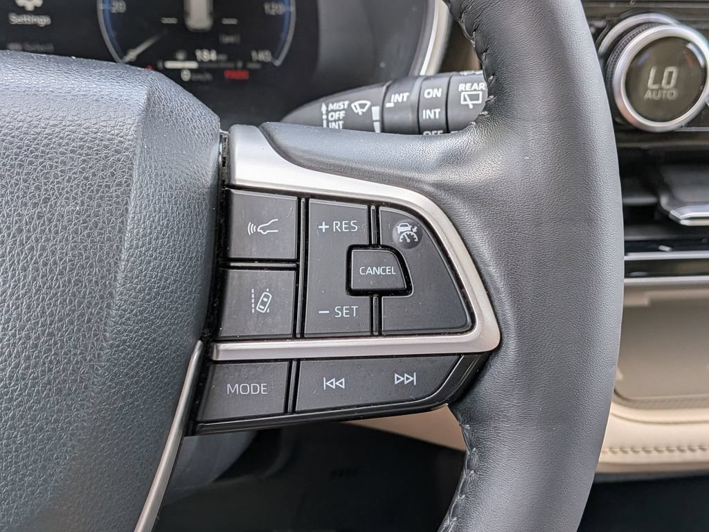 Used 2023 Toyota Highlander Limited AWD/4WD image 17