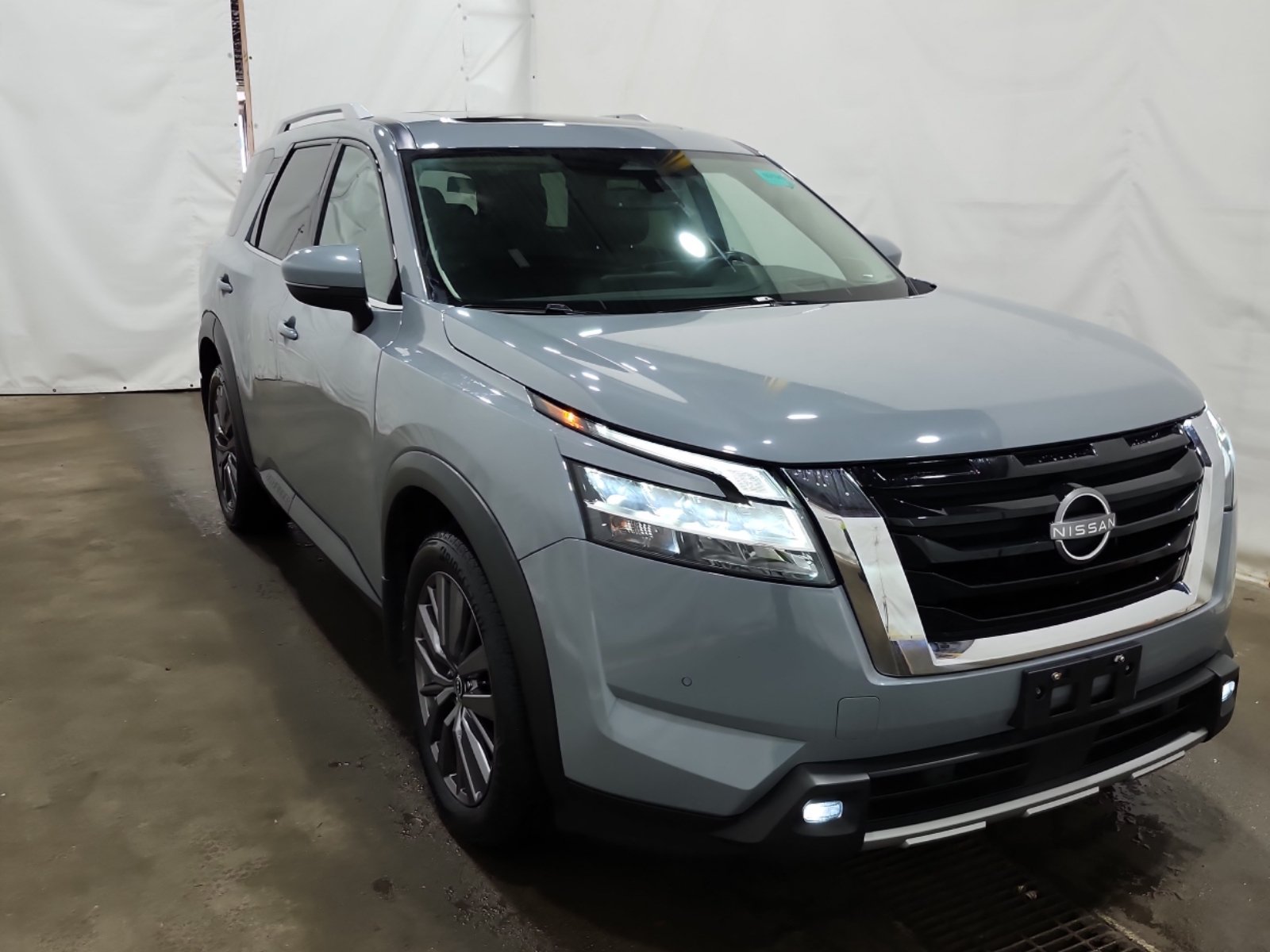 Used 2023 Nissan Pathfinder SL AWD/4WD image 5