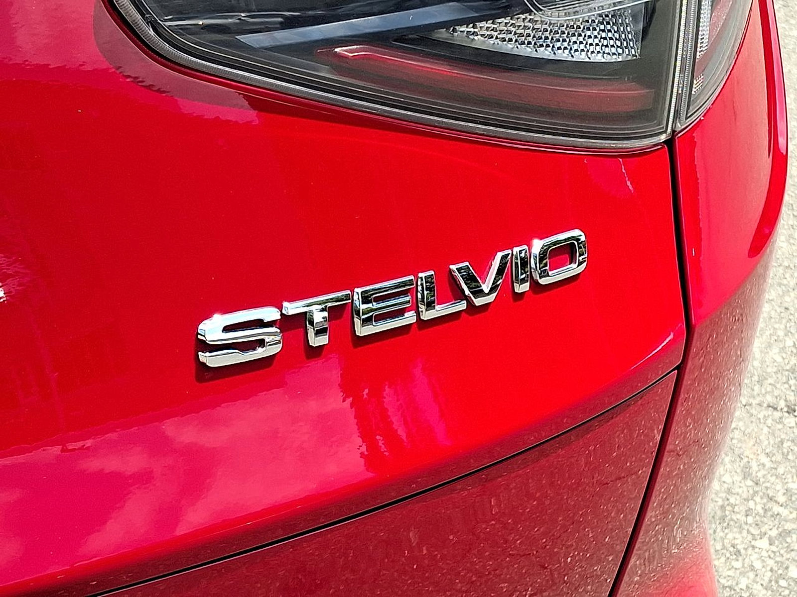 Used 2024 Alfa Romeo Stelvio Sprint image 24
