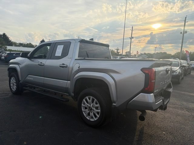 Used 2025 Toyota Tacoma SR5 AWD/4WD image 5