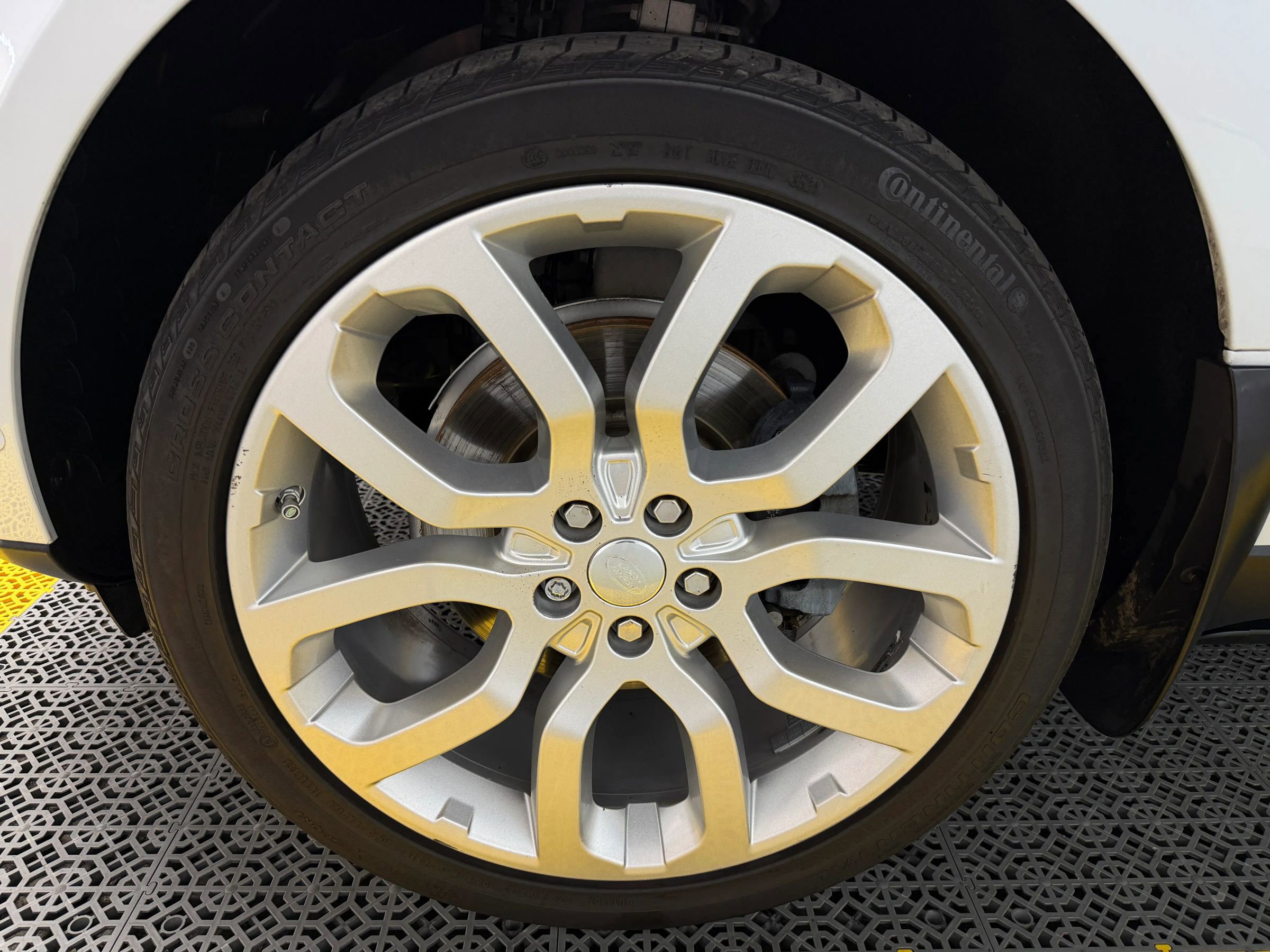 Used 2017 Land Rover Range Rover HSE image 44