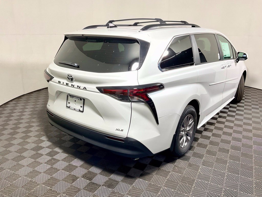 New 2026 Toyota Sienna XLE FWD image 19