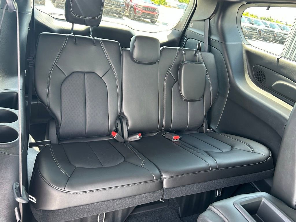 New 2025 Chrysler Pacifica Select w/ Uconnect Theater Family Group image 29
