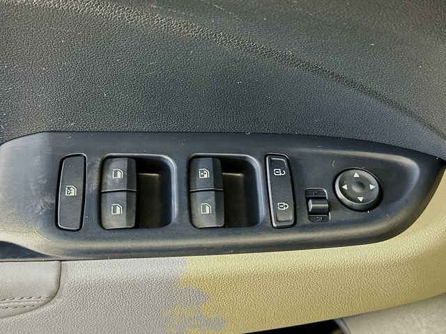 Used 2021 Hyundai Venue image 21