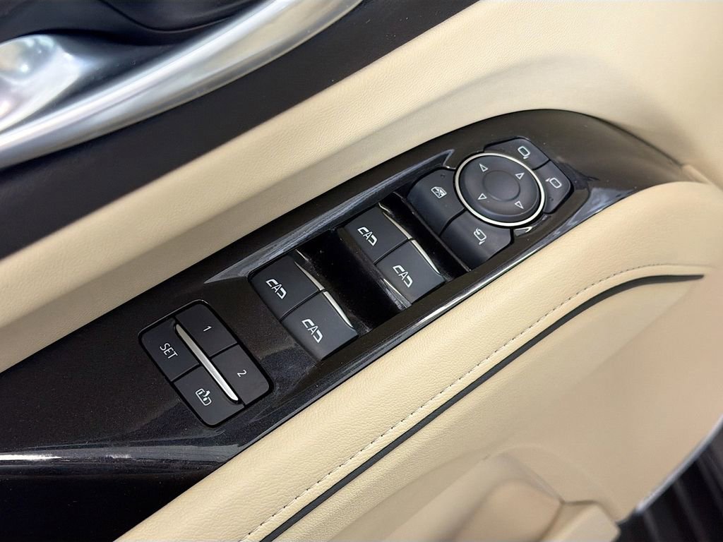 Used 2024 Cadillac Escalade Premium Luxury image 17