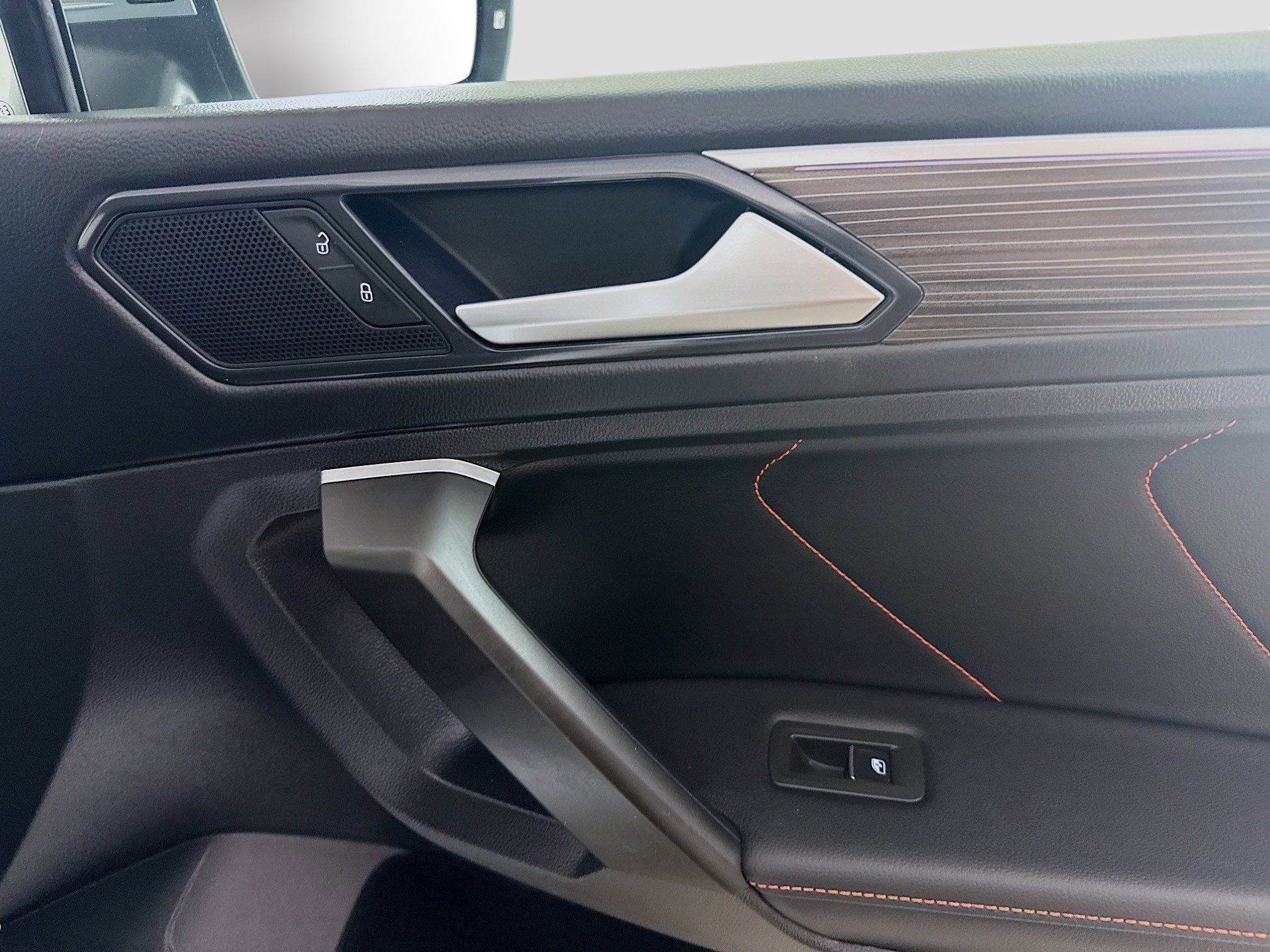 Used 2024 Volkswagen Tiguan Wolfsburg Edition image 31