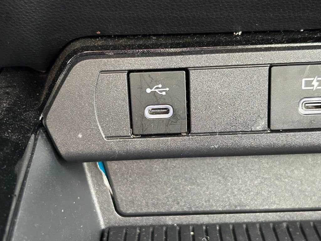 Used 2025 Toyota Prius XLE FWD image 28