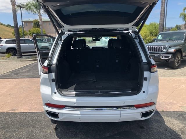Used 2023 Jeep Grand Cherokee Overland w/ Advanced Protech Group III AWD/4WD image 24