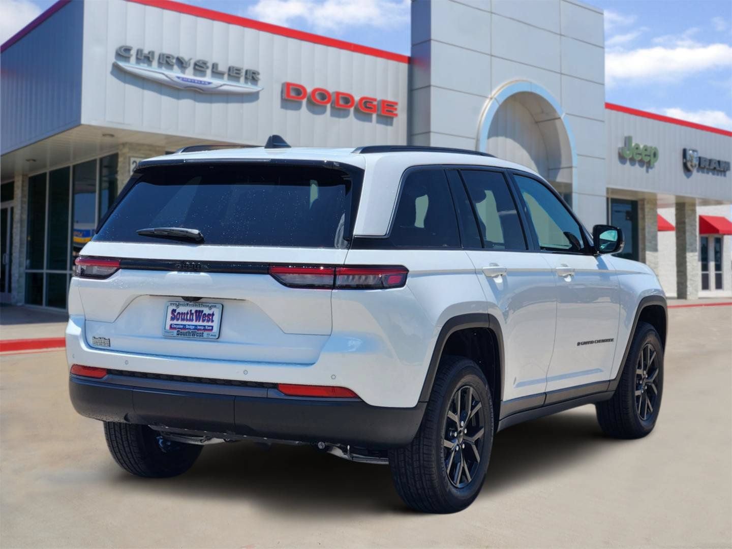 New 2026 Jeep Grand Cherokee Altitude RWD image 5