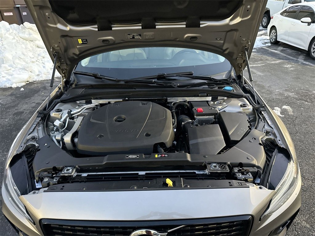 Used 2021 Volvo S60 T5 Momentum w/ Premium Package image 18