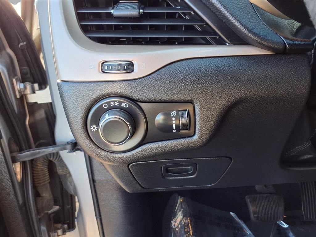 Used 2016 Jeep Cherokee Sport image 13