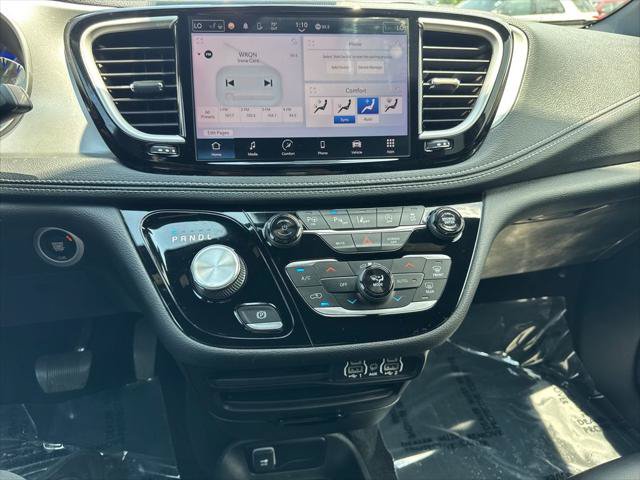 Certified 2023 Chrysler Pacifica Touring-L w/ S Appearance Package AWD/4WD image 24