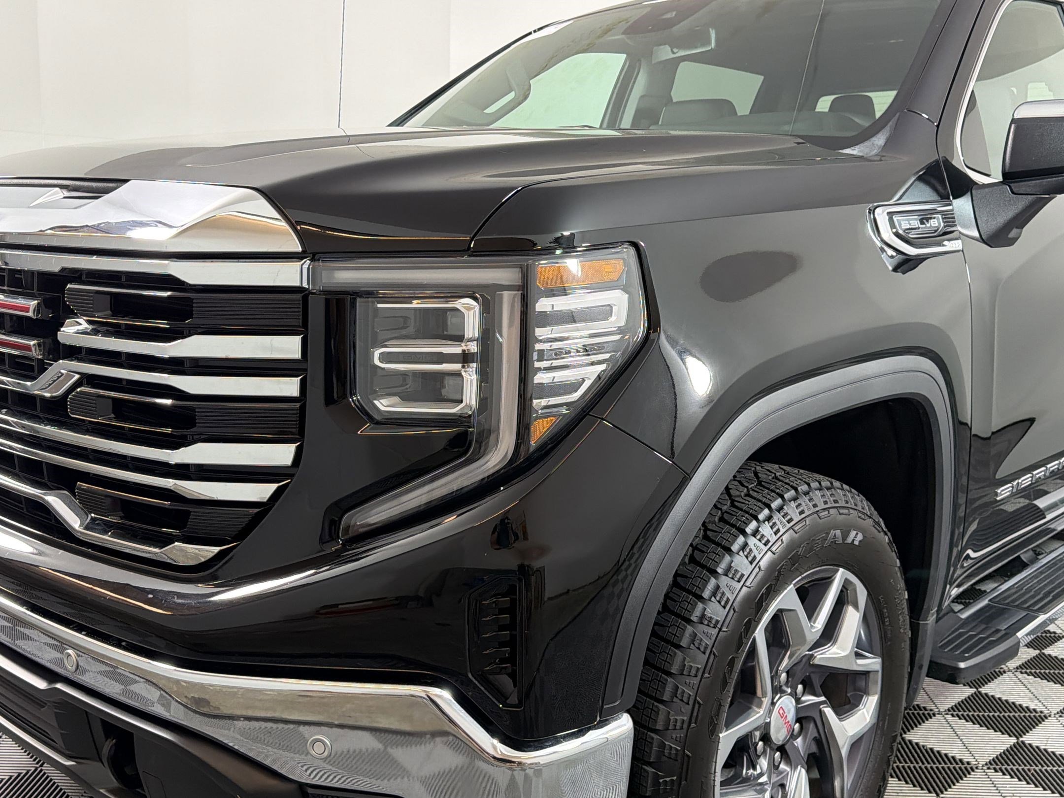 Used 2026 GMC Sierra 1500 SLT w/ SLT Premium Plus Package image 10