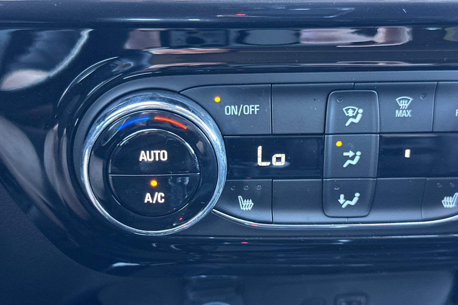 Used 2026 Chevrolet Trax ACTIV w/ Sunroof Package FWD image 28