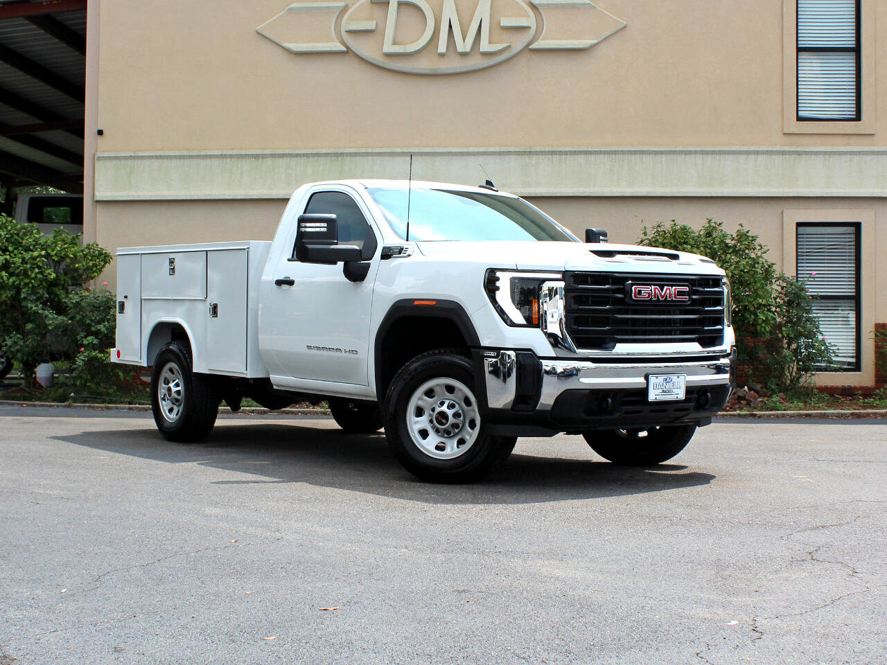 Used 2024 GMC Sierra 3500 Pro w/ Convenience Package image 3