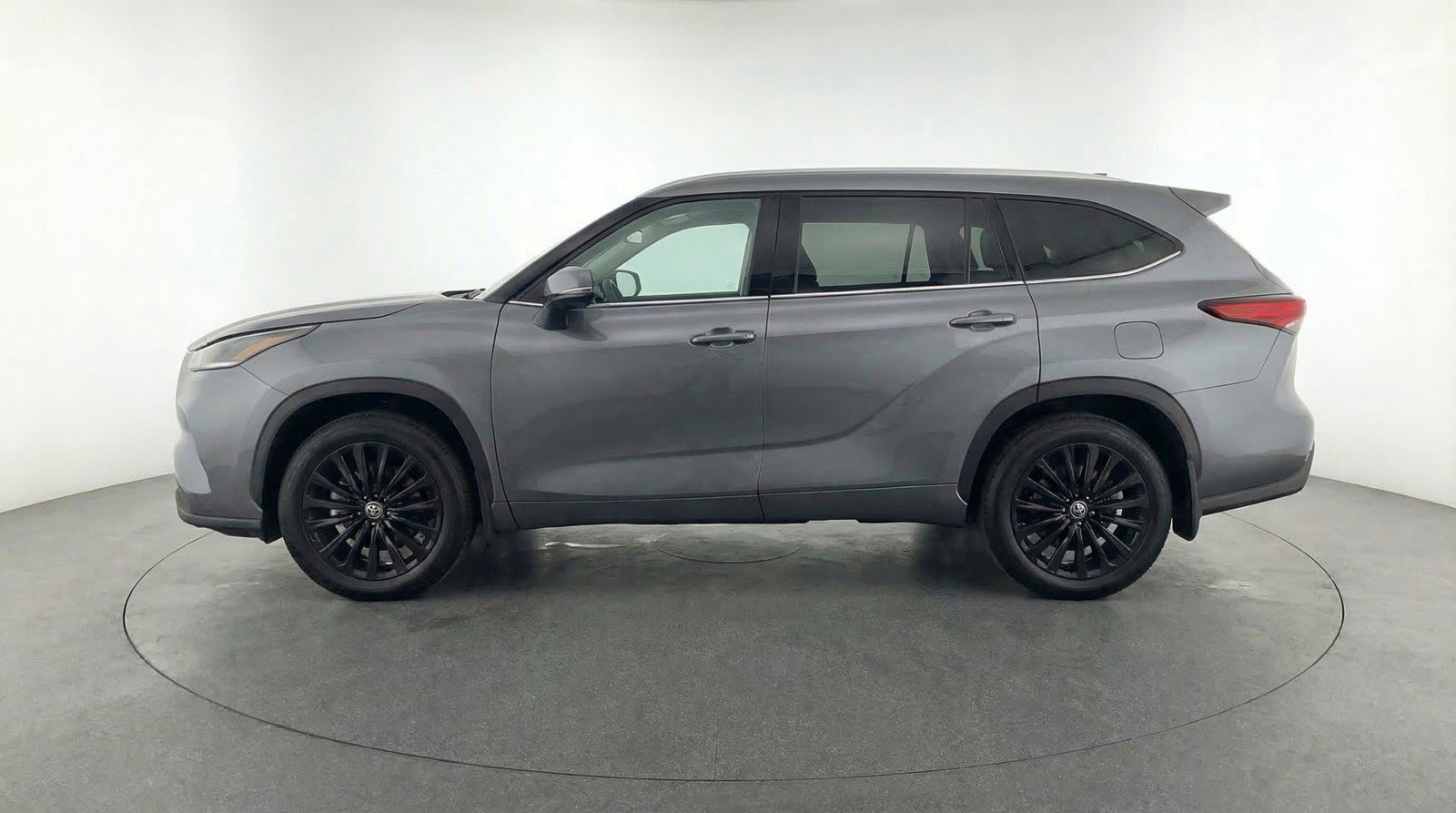 Used 2025 Toyota Highlander XSE image 5