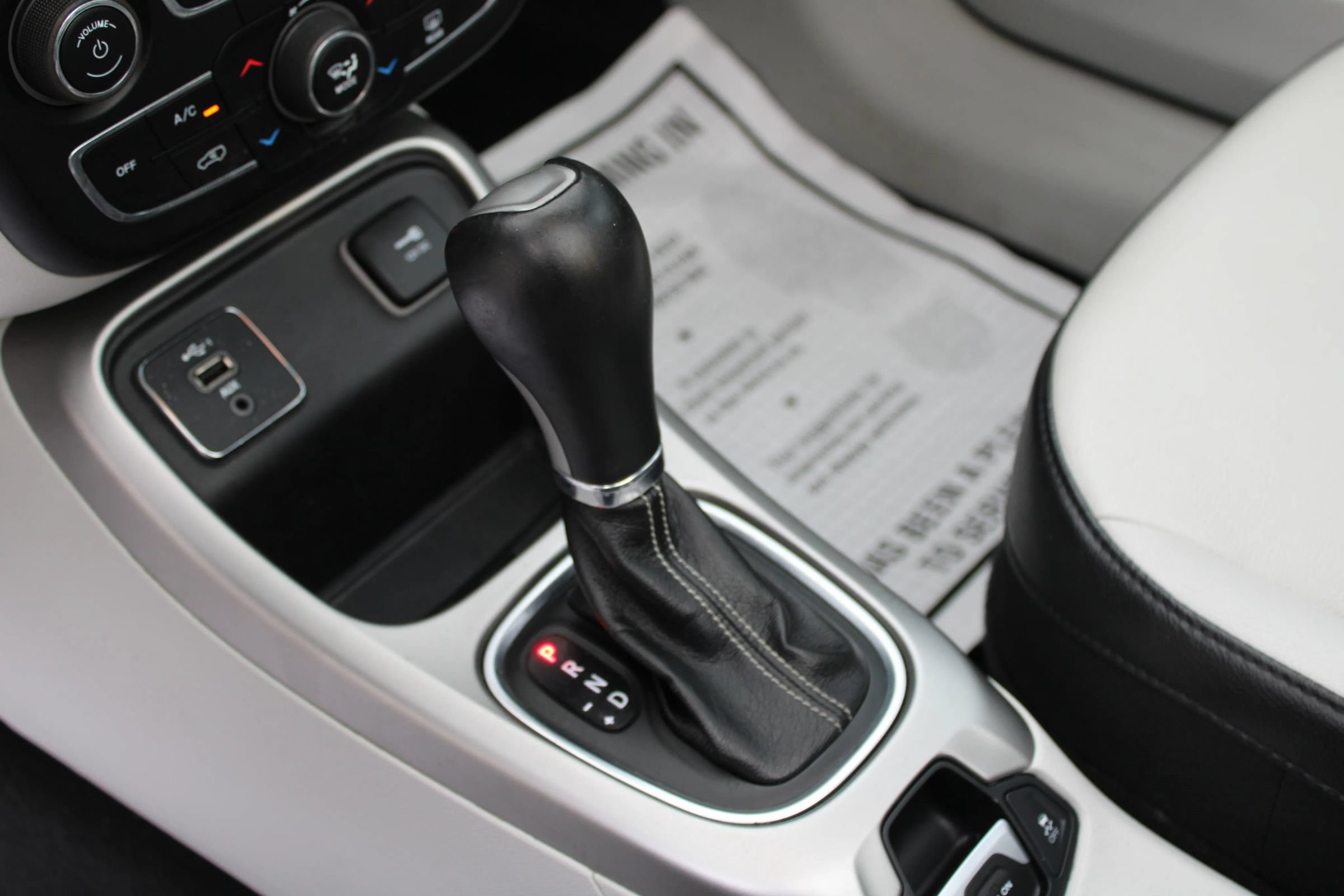 Used 2019 Jeep Compass Latitude FWD image 16