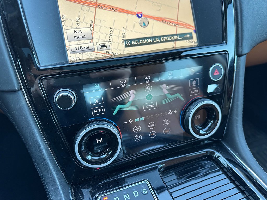 Used 2015 Jaguar XJ L Portfolio image 25