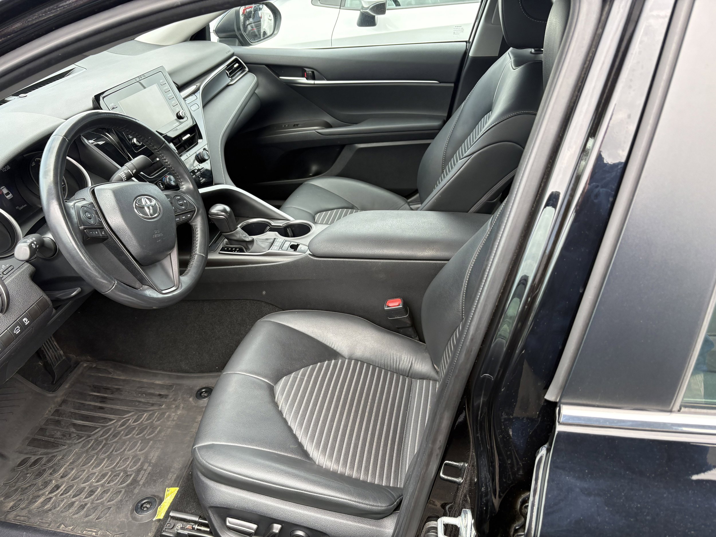 Used 2024 Toyota Camry SE AWD/4WD image 4