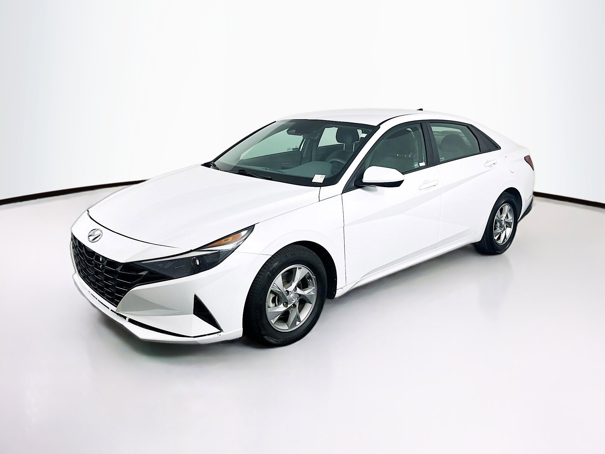Used 2021 Hyundai Elantra SE image 3