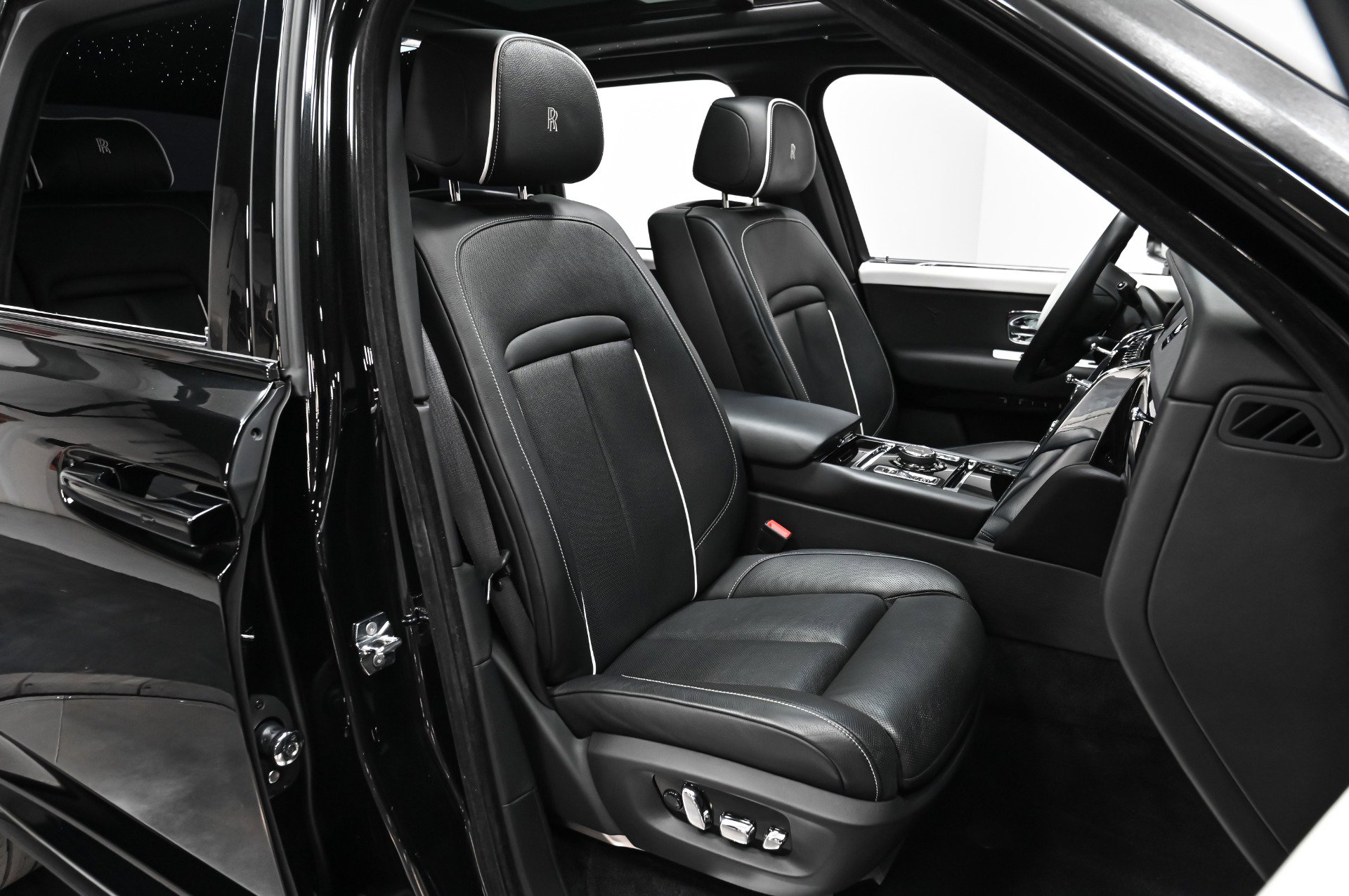 Used 2019 Rolls-Royce Cullinan image 45