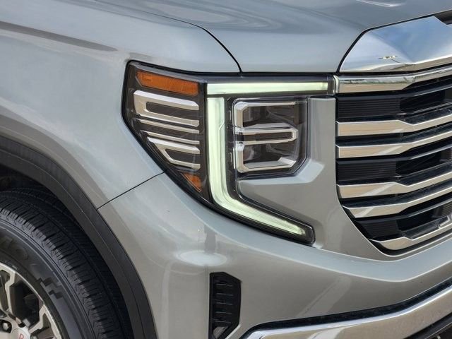 Used 2025 GMC Sierra 1500 SLT AWD/4WD image 9