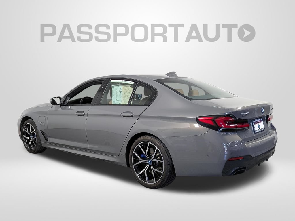 Used 2022 BMW 530e xDrive w/ Premium Package AWD/4WD image 3