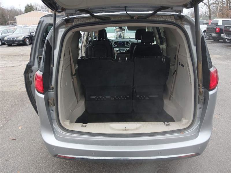Used 2018 Chrysler Pacifica Limited image 14