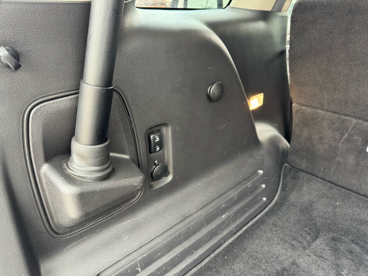 Used 2011 Lincoln MKX AWD w/ 102A Rapid Spec Order Code image 23