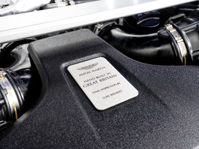 Used 2022 Aston Martin V8 Vantage Roadster RWD image 28