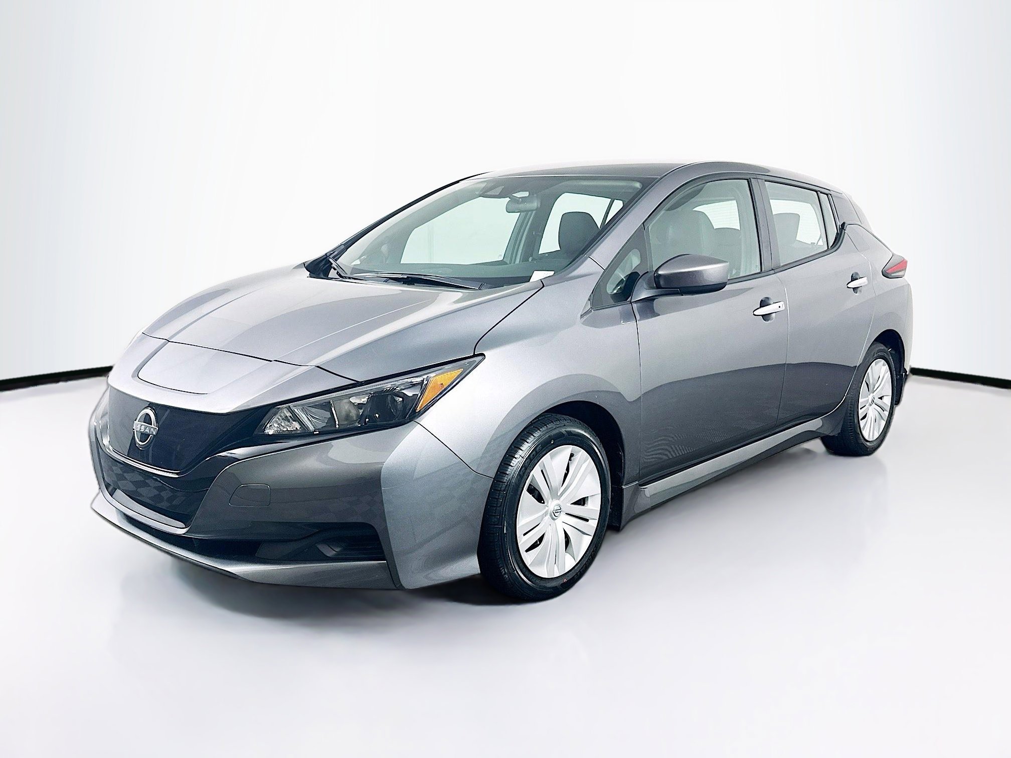 Used 2023 Nissan Leaf S image 3